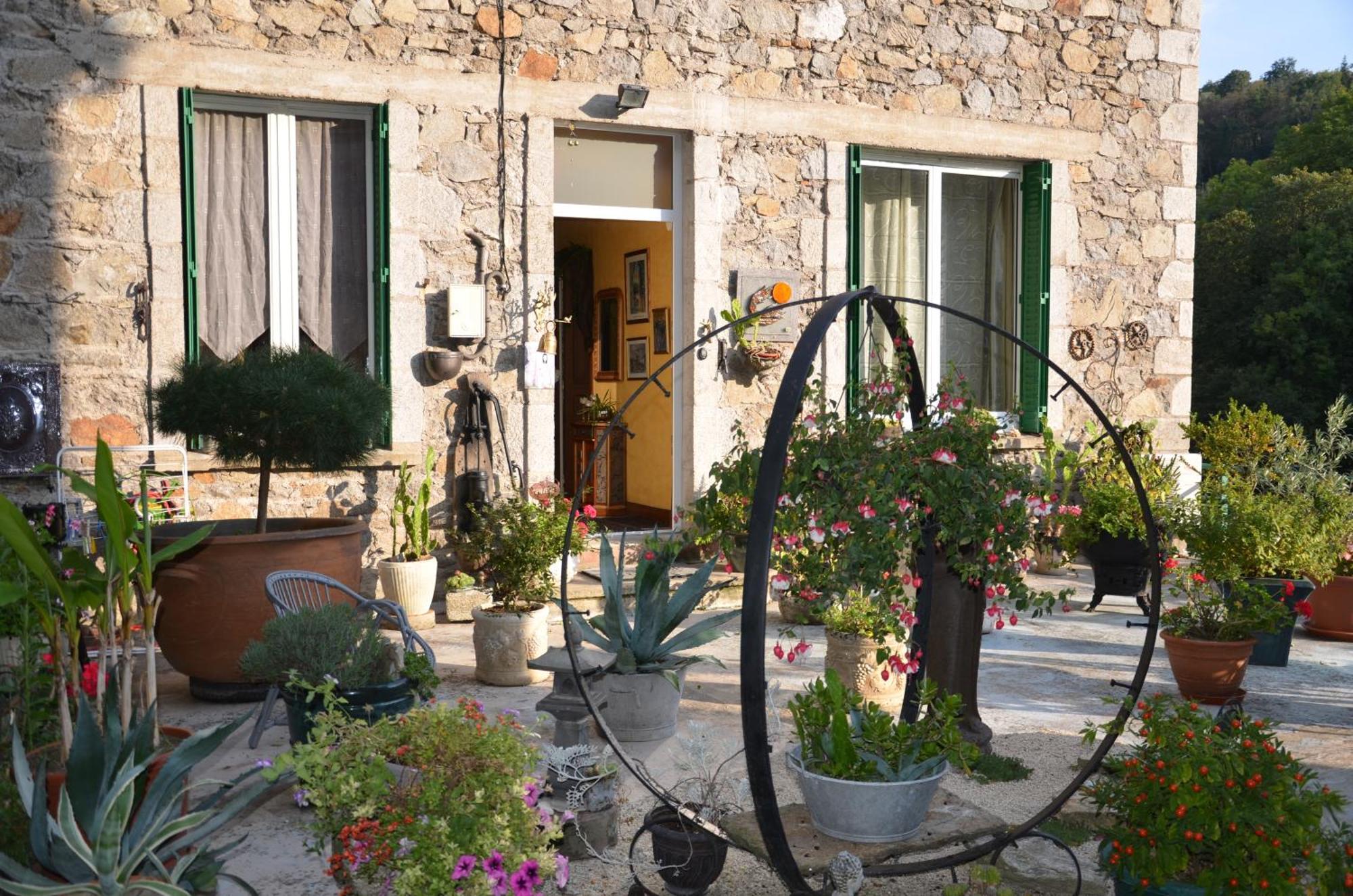 Chambre Bounty, B&B, Cuisine Privee, Lit Queen Size, Terrasse, Parking, Garage Olliergues Екстериор снимка
